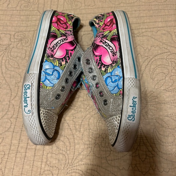 Skechers Metallic Silver studded Rose Tattoo Print Sneakers - Picture 4 of 6
